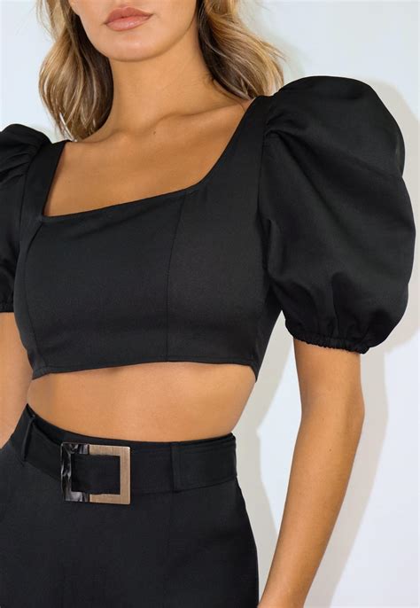 Schau dir unsere auswahl an croptops an, um die tollsten einzigartigen oder spezialgefertigten handgemachten stücke aus unseren shops für kleidung für frauen zu finden. Crop-Top mit Puffärmeln in Schwarz | Missguided