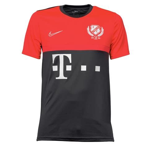 Your chance to help decide who makes the squad from a shortlist of the 2020/21 season's most consistent players who've earned a. FC Utrecht Trainingsshirt 20/21 Rood/Grijs