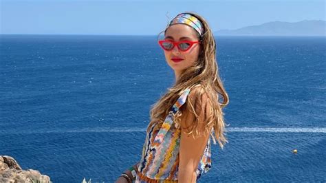 Sean Connerys Granddaughter Saskia Lives An Extremely Lavish Life