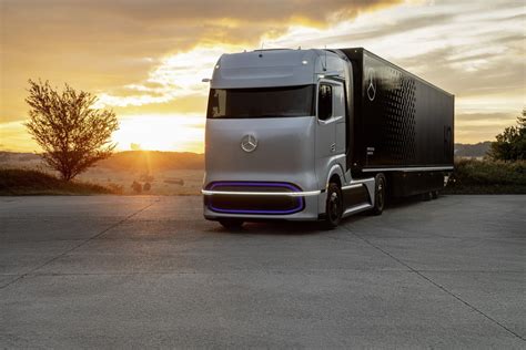 Daimler Collabora Con Altre Aziende Nello Sviluppo Di Camion A Idrogeno