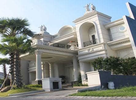 Gambar rumah eropa klasik terbaru trend rumah gaya desain klasik via fotodesainrumahterbaru.blogspot.com. Desain Rumah Klasik Gaya Eropa Terbaru ~ METRO PROPERTI ...