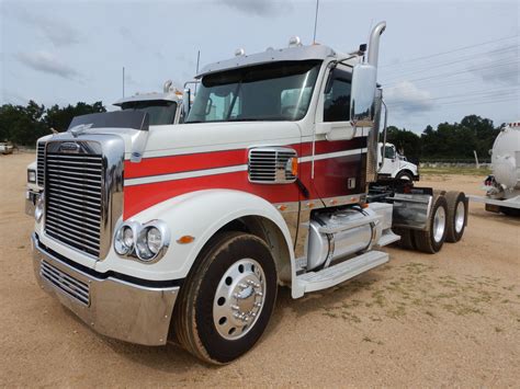 2019 Freightliner Day Cab Truck