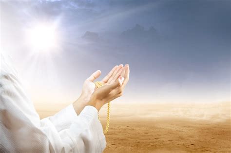 Premium Photo Muslim Man Praying With Prayer Beads On His Hands In Desert