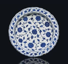 AN IZNIK BLUE AND WHITE POTTERY DISH OTTOMAN TURKEY CIRCA 1560