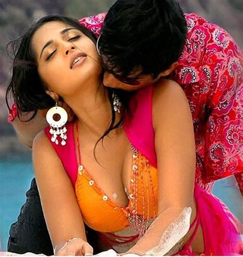 cine news anushka shetty cleavage stills from tamil movie rendu