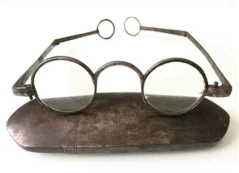 18th century eyeglasses에 있는 kevin carter님의 핀 안경