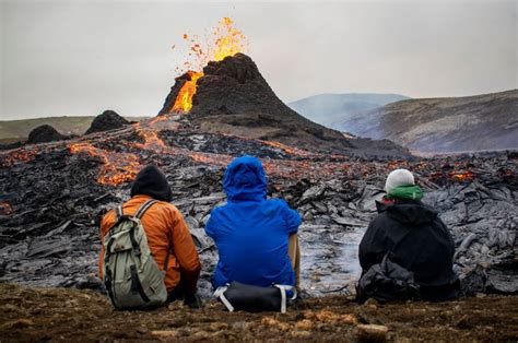 Vulkan Ausbruch Auf Island Zieht Touristen An Travelbook