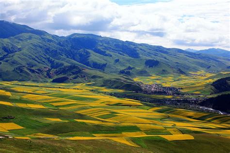 Mountain And Hills China Qinghai The Scenery Agriculture Nature