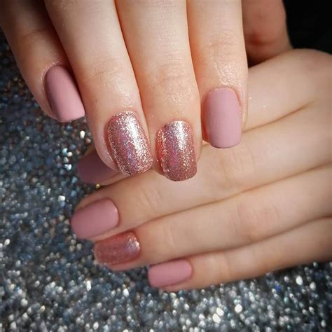 3 rosa black baccara, no es negra… pero casi, ¡y fácil de encontrar! uñas mate color rosa palo con dorado #mattenails #matte # ...