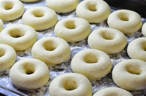 Sementara itu campur semua bahan b dan ramas bahan ini hingga jadi macam serbuk. Sepanjang Jalan Kehidupan: resepi donut yang gebu..lembut ...