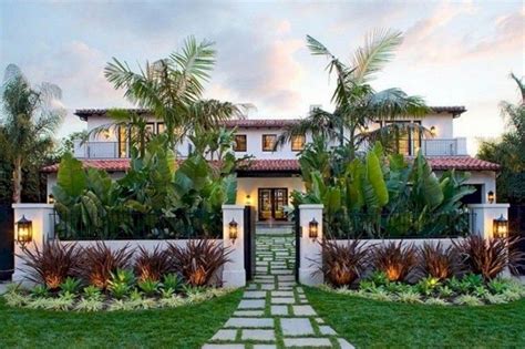 40 Handsome Tropical Front Yard Landscape Ideas For Your Home