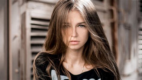 sexy hazel eyes long haired brunette teen girl wallpaper 4654 1280x720 720p wallpaper