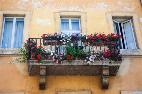 Ecco 5 idee perfette per dare una nuova vita alla propria casa. Fiori sui balconi, un concorso a Palazzolo ...