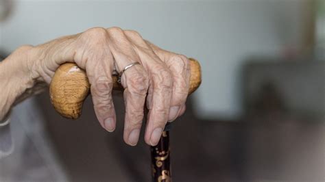 La Desgarradora Estafa A Una Anciana En Madrid Un Taxista La Dej Tirada Con Euros En Una