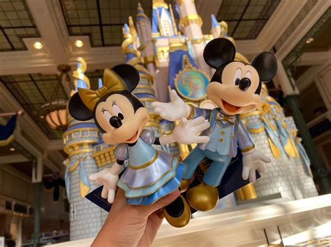 Walt Disney World 50th Anniversary Mickey And Minnie Mouse Toy Figures