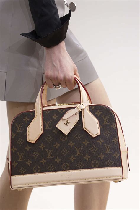 LOUIS VUITTON FALL WINTER 2015-16 WOMEN’S COLLECTION DETAILS | The