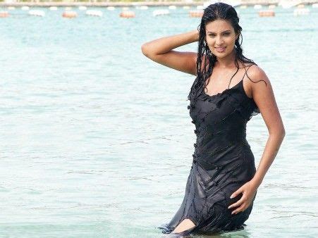 Free Download Sexy Hot Indian Babe Sayali Bhagat At Beach In Sexy Wet XXXPicss Com
