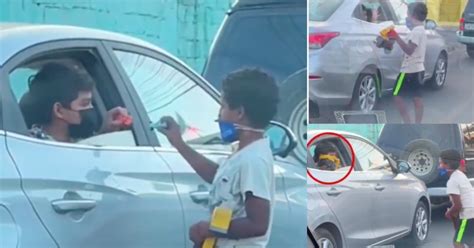 Orang dewasa yang datang ke taman taman permainan itu selalunya suka. (Video) Tanpa Rasa 'Berbeza', Kanak-kanak Berkongsi ...