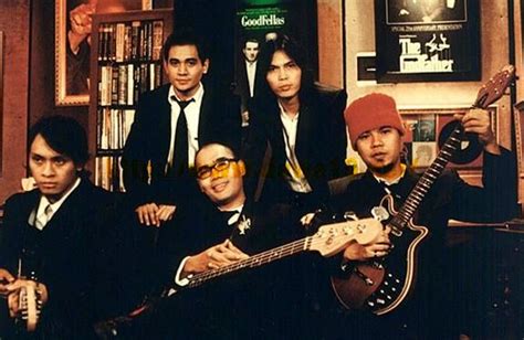 Website yang berisi kumpulan chord (akord) / kunci gitar mudah dan dasar beserta lirik lagu indonesia maupun mancanegara. Chord Gitar Dewa 19-Risalah Hati Versi Mudah | gagas rockers