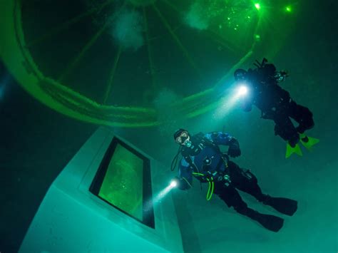 Underwater Windows For Extreme Conditions Plexiglas