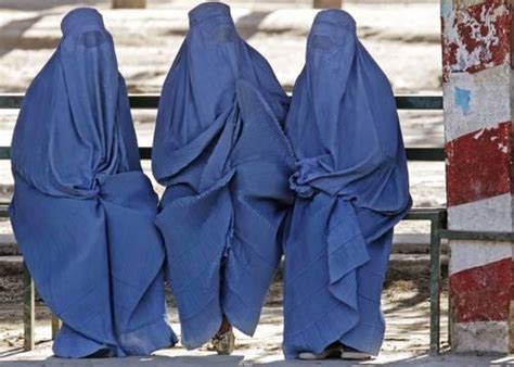 Recent examples on the web yes, the burka is oppressive and. El burka, el niqab y el hiyab - Libertad Digital