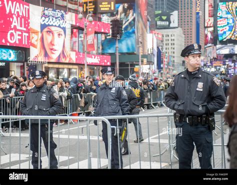 Nypd Officers Outside The Pens Filled With Revelers In Times Square In