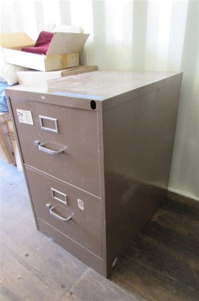 This model does lock but does not come with keys. Lot Detail - HON 2 DRAWER METAL FILING CABINET