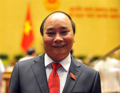 Dưới cờ đỏ sao vàng thiêng liêng của tổ. Chính phủ phân công nhiệm vụ cho Thủ tướng và các Phó Thủ tướng