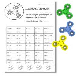 Etudiante en premiere annee dorthoph. Calcul et hand spinner - Capuchon à l'école