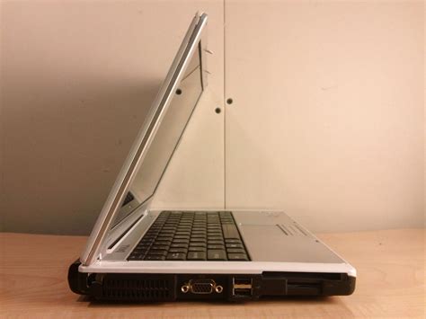 Dell Inspiron 700m Mini Laptop Intel Pentium M 18ghz1gb160gb Windows