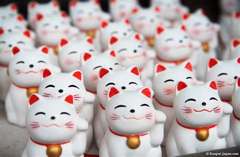 Maneki Neko 😸 The Japanese Lucky Charm Cat