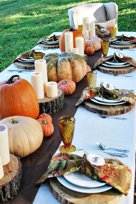 15 Outdoor Thanksgiving Dinner Decorations & Table Settings