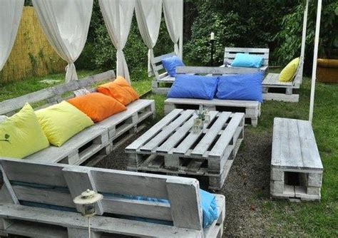 Hai mai pensato di arredarlo con i pallet? Arredare il giardino con i bancali - Giardini Nel Mondo