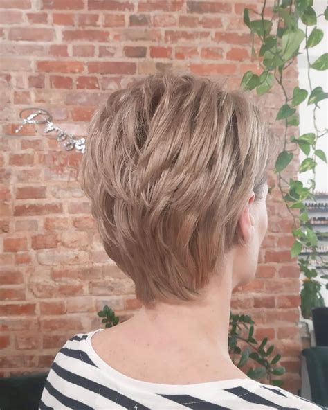 Cute And Easy Short Hairstyles For Hot Summer Days