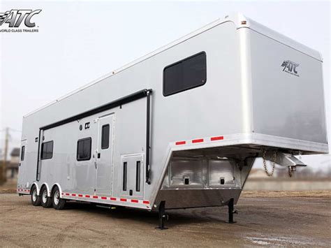 Stacker Trailer W Living Quarters Get A Quote Mo Great Dane