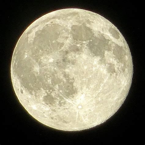 Espectacular Luna Llena Con Un Solsticio De Verano
