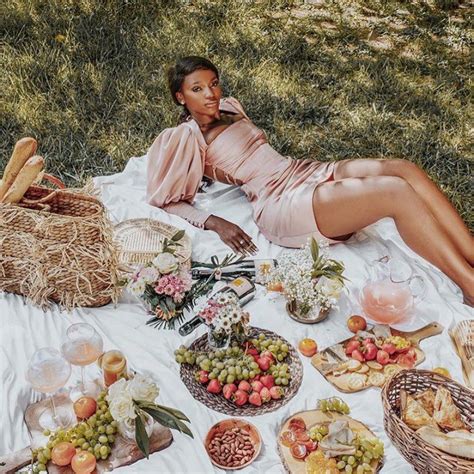 𝐁𝐥𝐚𝐜𝐤 𝐖𝐨𝐦𝐞𝐧 𝐢𝐧 𝐋𝐮𝐱𝐮𝐫𝐲 On Instagram “asiyamigold” Picnic Outfits