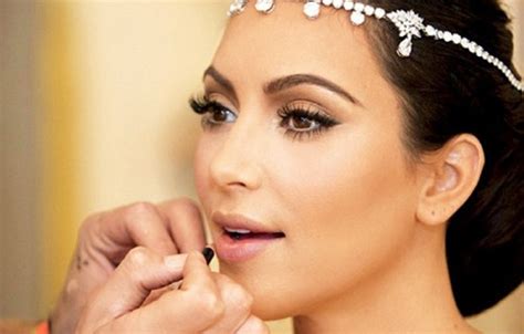 Easy Steps For A Stunning Smokey Eyes Makeup Nude Lips Look