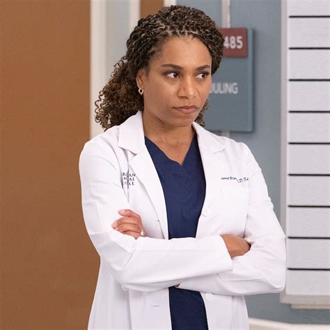 Greys Anatomys Kelly Mccreary Reveals What Shell Miss Most