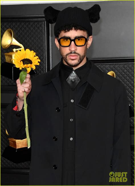 Photo Bad Bunny Holds Up A Sunflower Grammys 02 Photo 4532756 Just