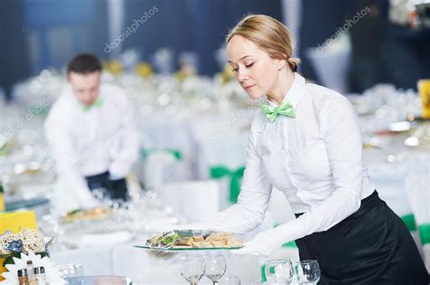 Restaurant Services Female Waitress Serving Table — Stock Photo