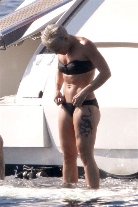 Alecia Beth Moore Bikini Google Search Pink Singer American