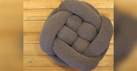 See more ideas about sewing projects, pillow mattress, diy baby stuff. DIY Knot Throw Pillow Is Simply Made Of Tights And Pillow Stuffing