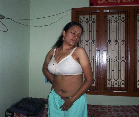 hottest aunty tamil aunty in bra