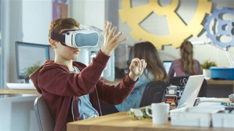 How To Effectively Use Augmented Reality And Virtual Reality In