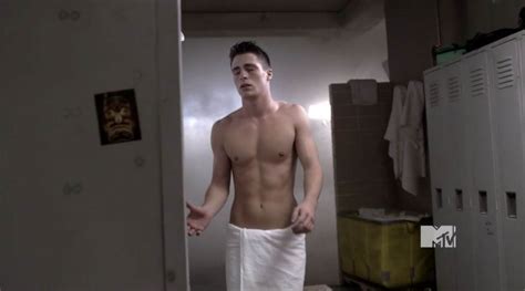 Colton Haynes And Tyler Hoechlin Shirtless In Teen Wolf Ep 1×05