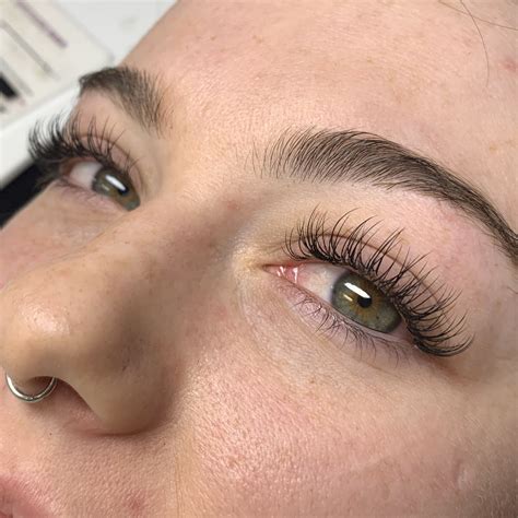 what are classic eyelash extensions pomotrautman