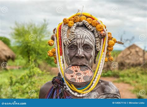 Afrikanischer Stamm Mit Großem Schwanz Whittleonline