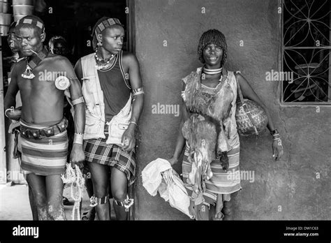 negros africanos africanos mujer mujer imágenes de stock en blanco y negro alamy