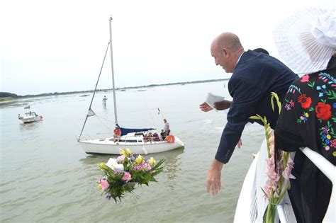 Pour les amoureux des produits locaux. Saint-Valery-sur-Somme a fêté le mer et béni ses bateaux ...